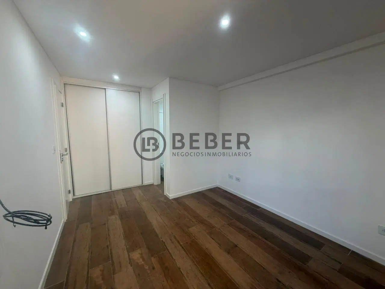 En venta tres ambientes al frente con balcón, Güemes 4