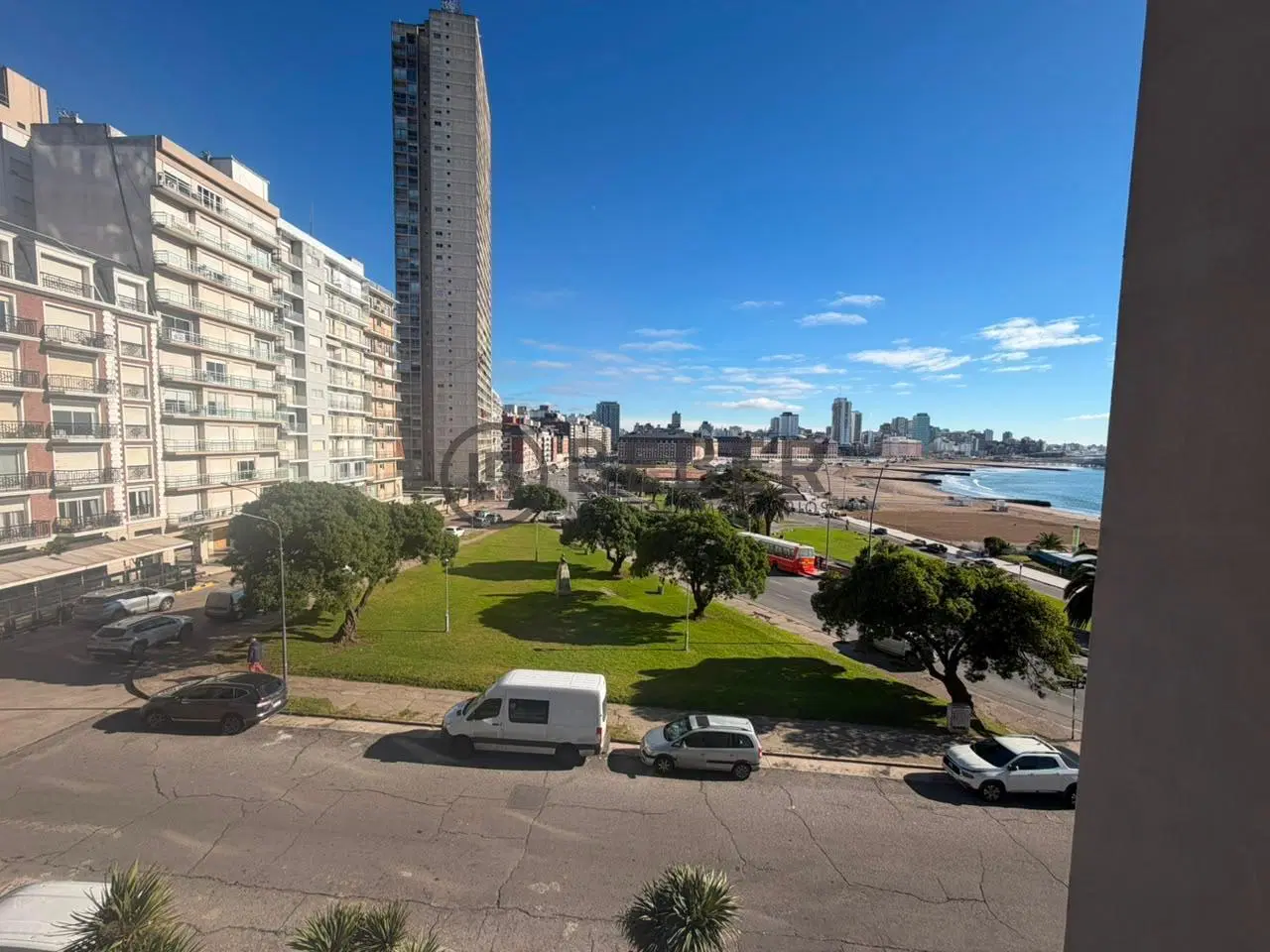 En venta tres ambientes al frente con balcón, Güemes 8