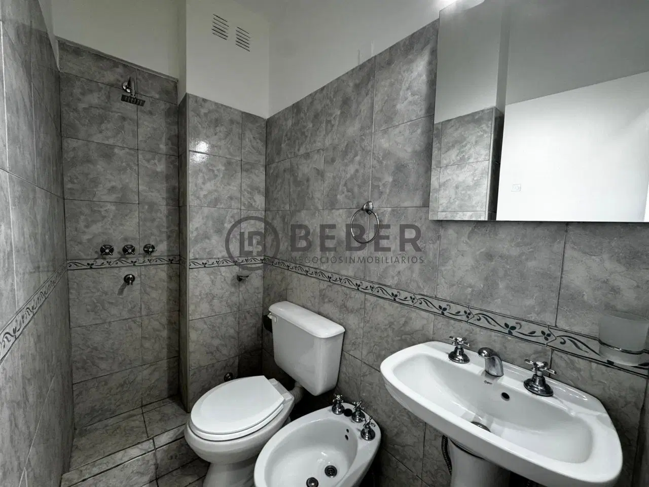 Venta ambiente al lateral, Centro 8
