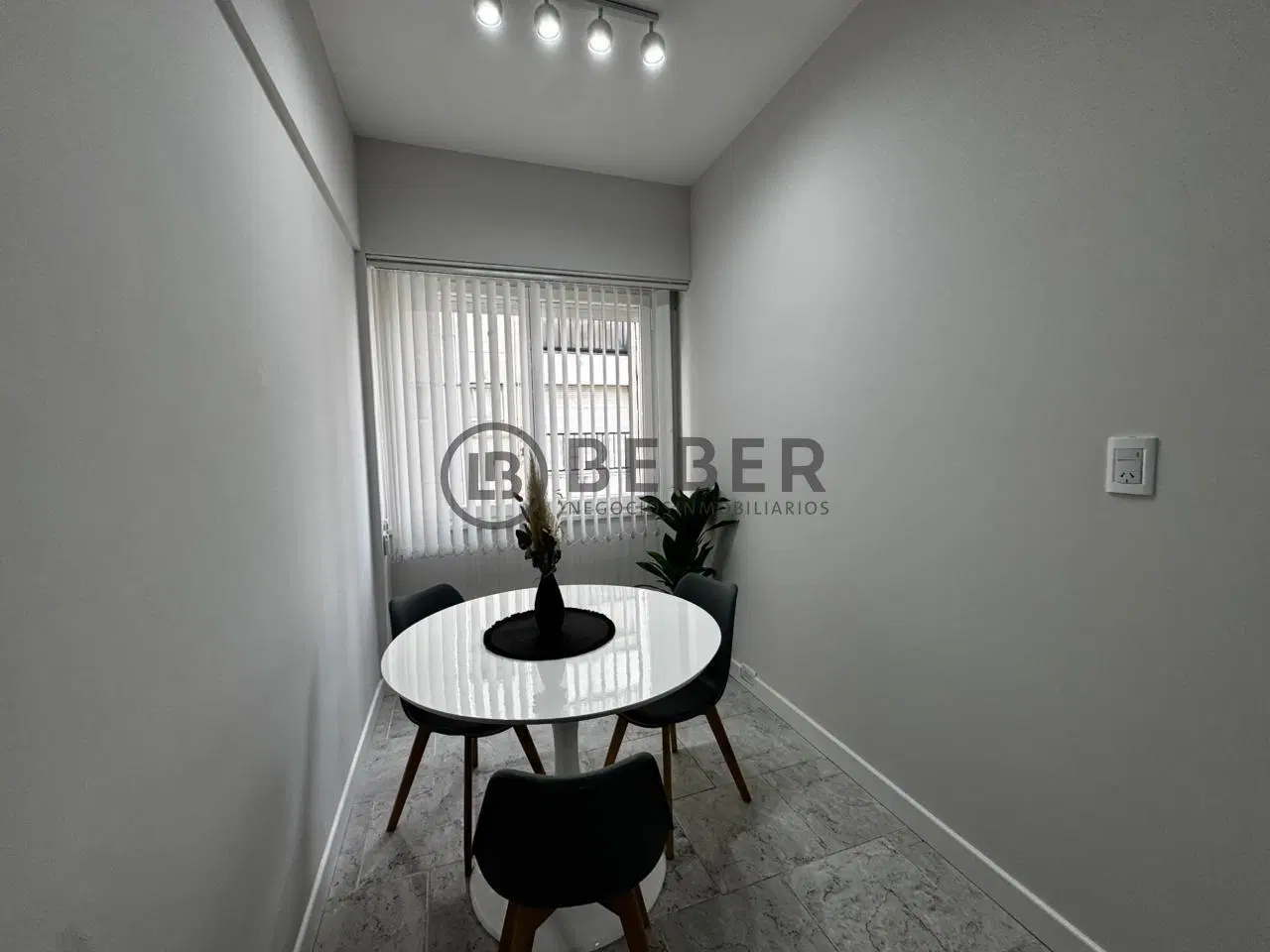 Venta ambiente al lateral, Centro 3