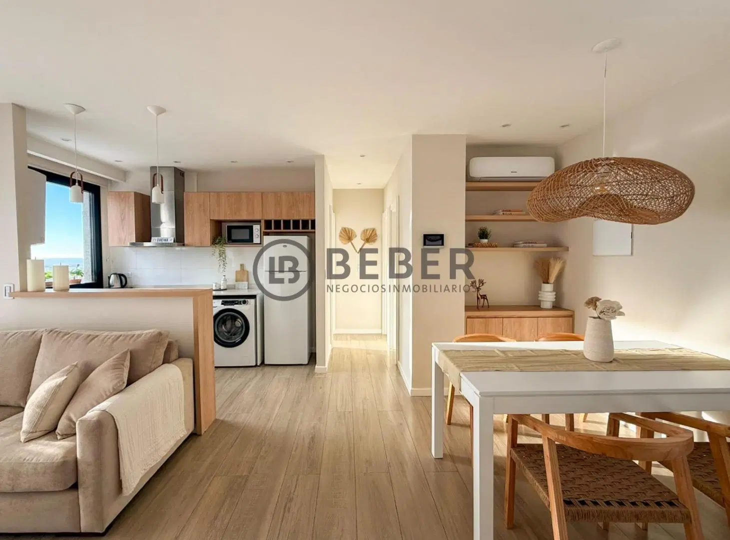 En venta semipiso de tres ambientes con terraza y vista al mar, Plaza Colon 2