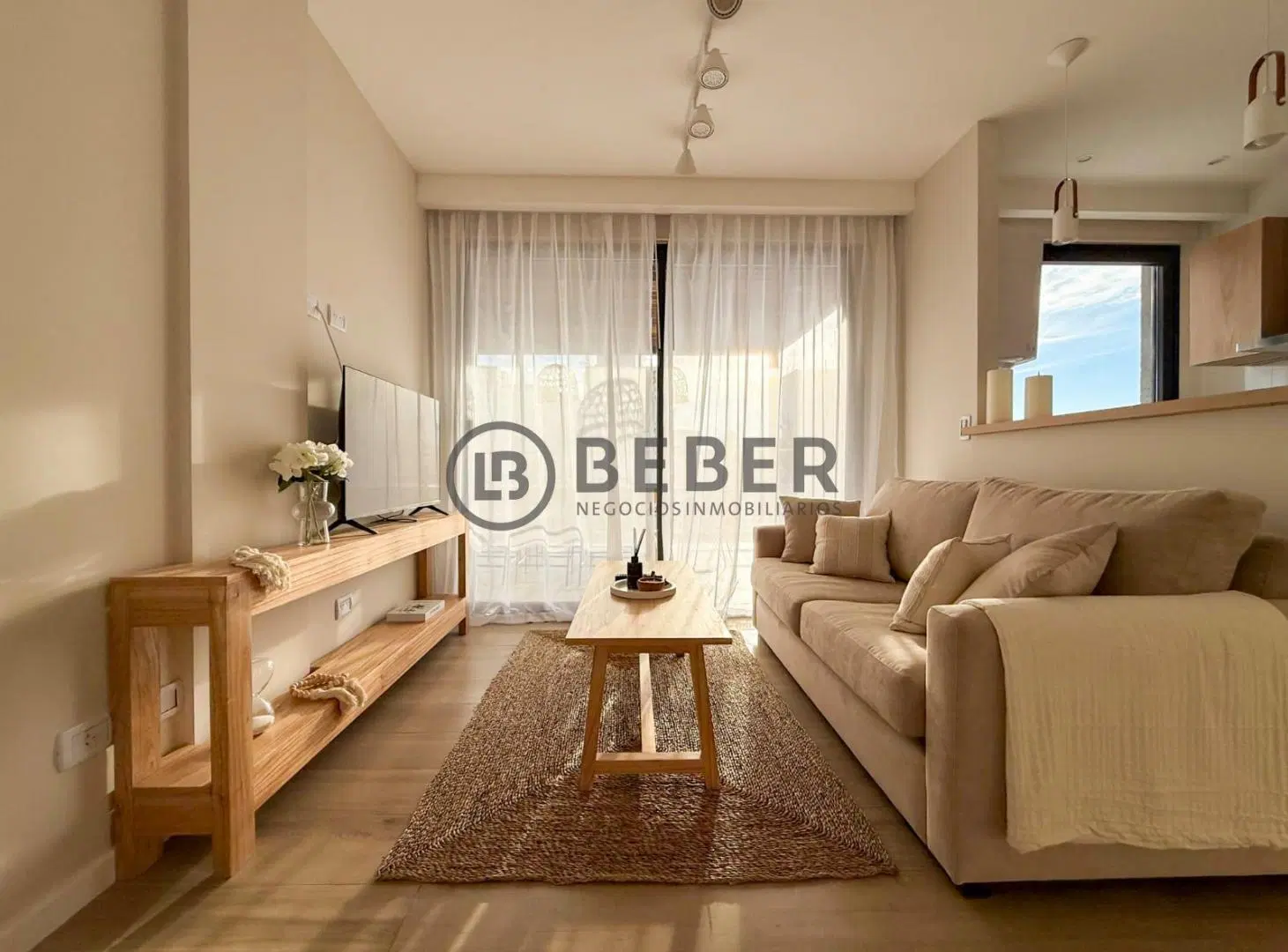 En venta semipiso de tres ambientes con terraza y vista al mar, Plaza Colon 3