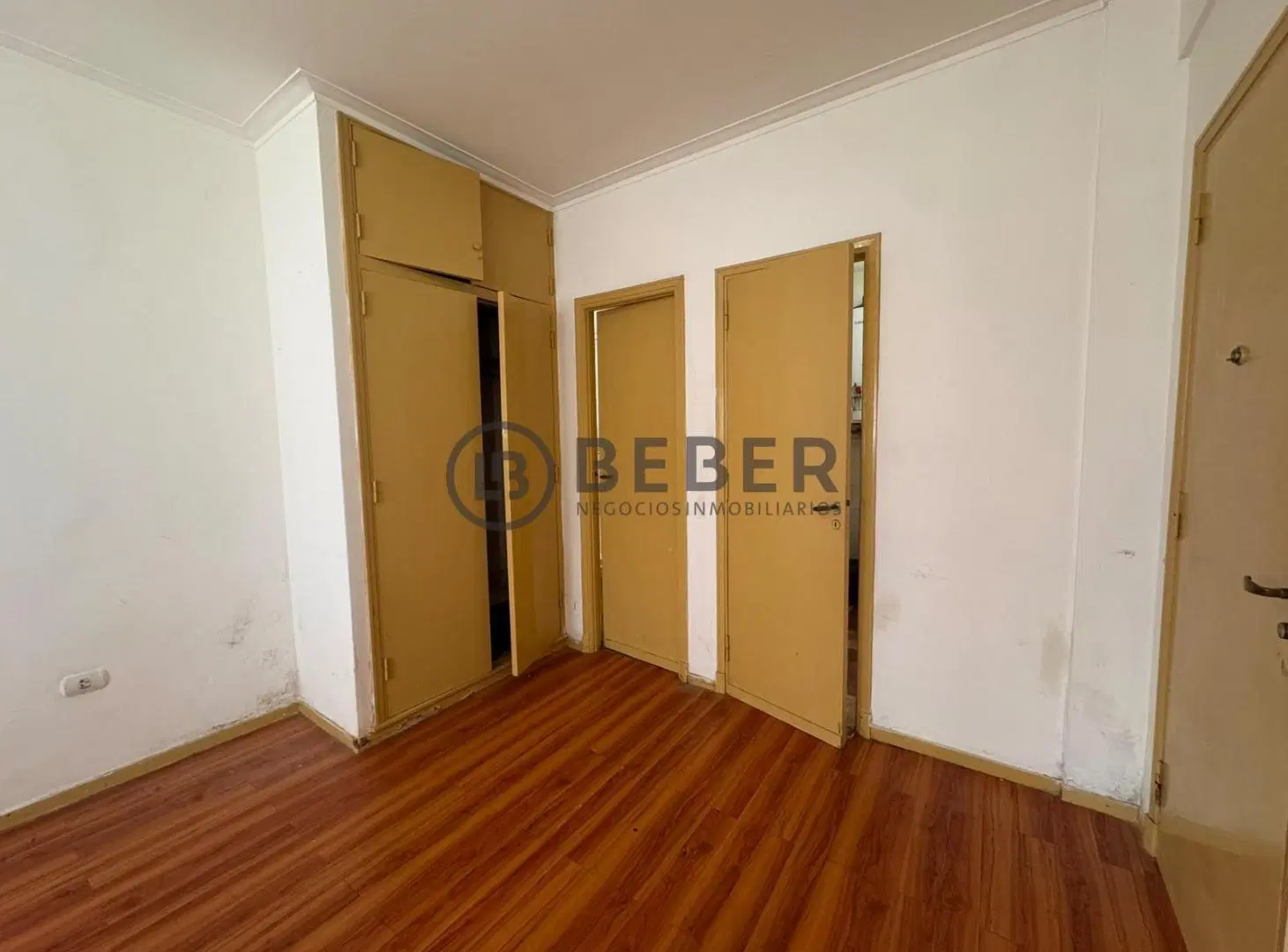 EN VENTA ambiente al contrafrente, La Perla 3