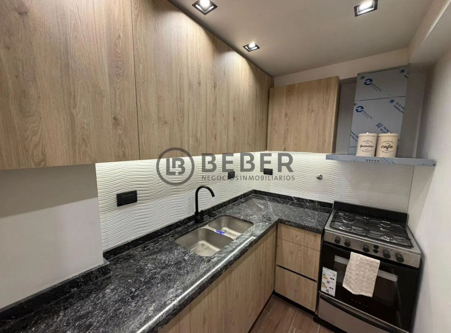 Departamento 3 Amb a la calle con balcón francés 5