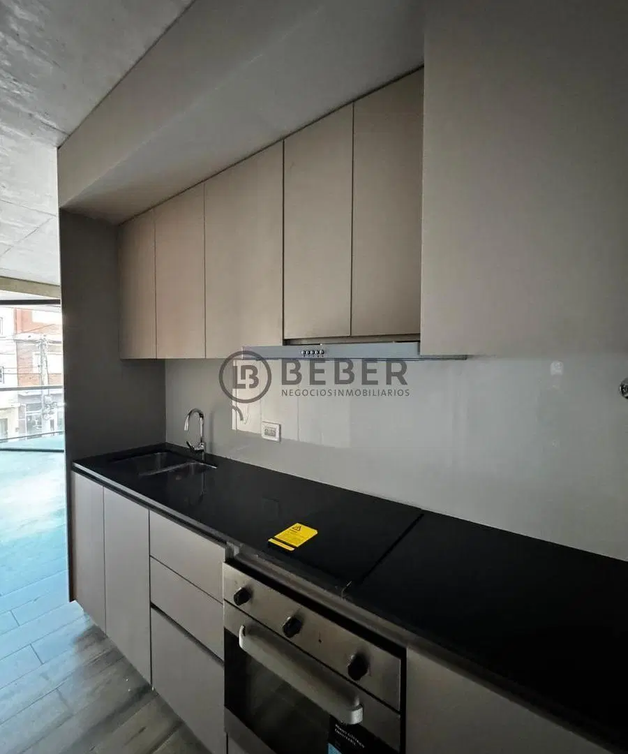 En venta dos ambientes al contrafrente con balcon a estrenar, Guemes 2
