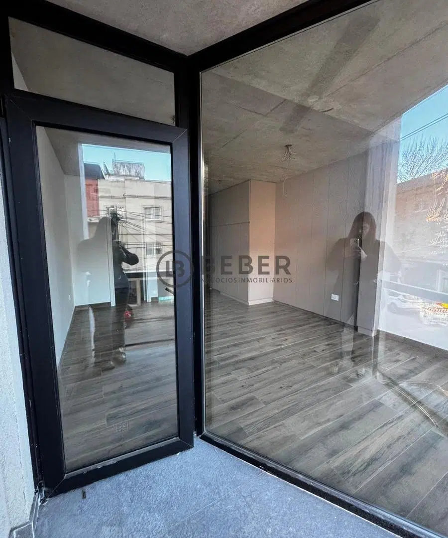 En venta dos ambientes al contrafrente con balcon a estrenar, Guemes 8