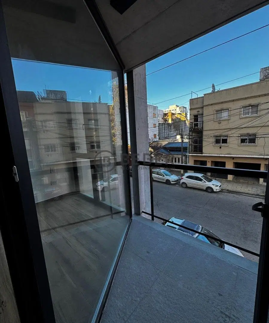 En venta dos ambientes al contrafrente con balcon a estrenar, Guemes 3