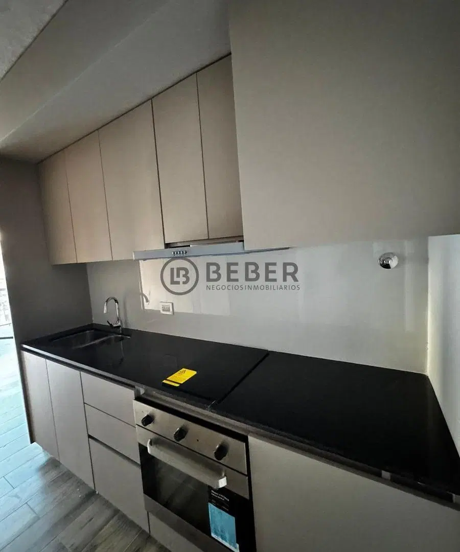 En venta dos ambientes al contrafrente con balcon a estrenar, Guemes 4
