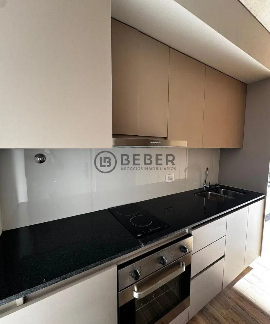 En venta dos ambientes al contrafrente con balcon a estrenar, Guemes 3