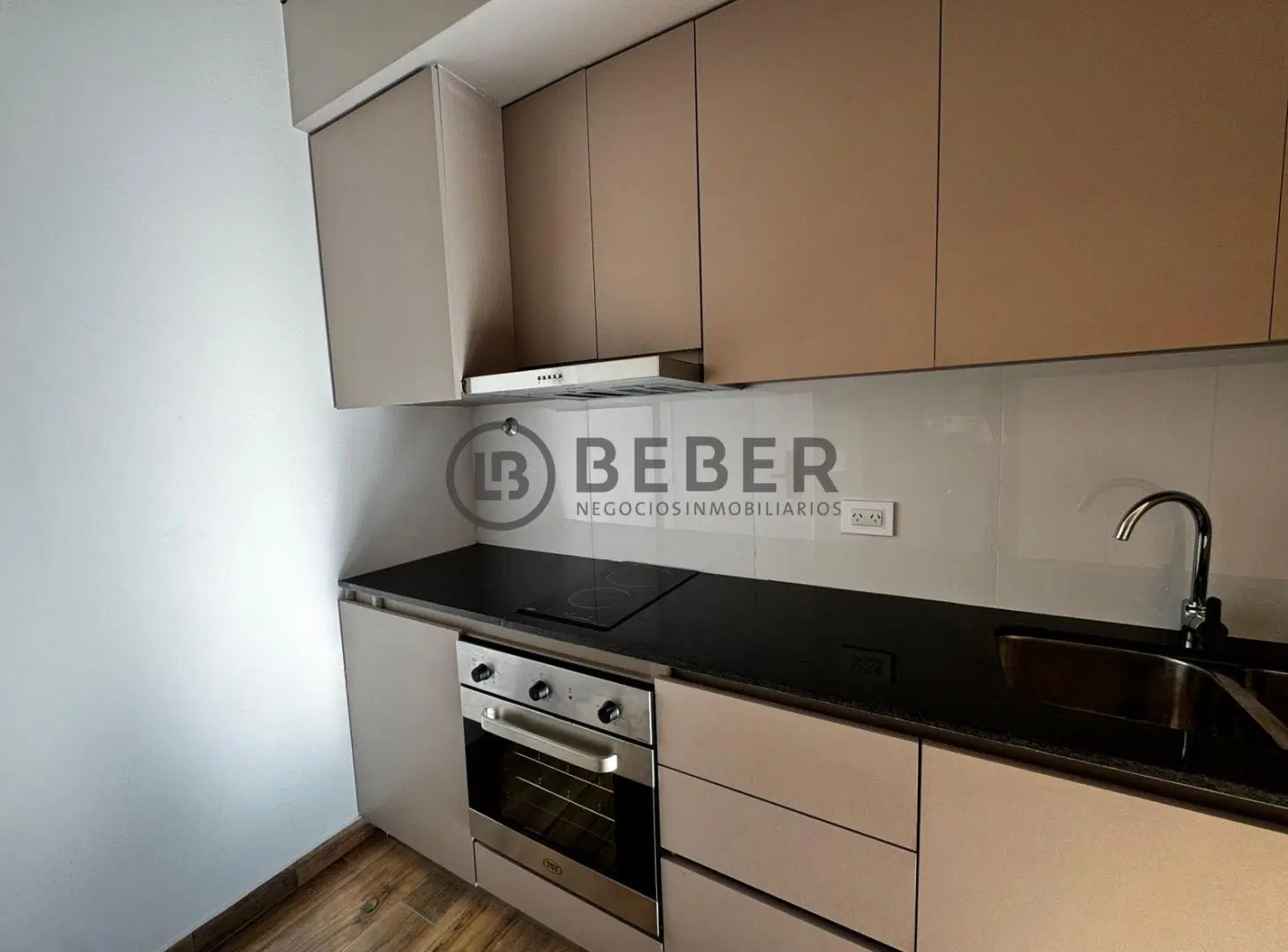 En venta dos ambientes al contrafrente con balcon a estrenar, Guemes 2
