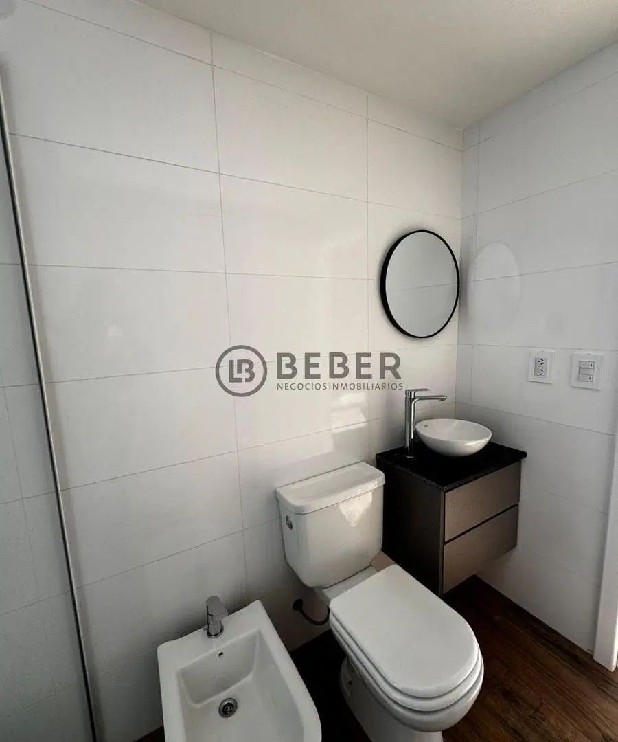 En venta dos ambientes al contrafrente con balcon a estrenar, Guemes 8