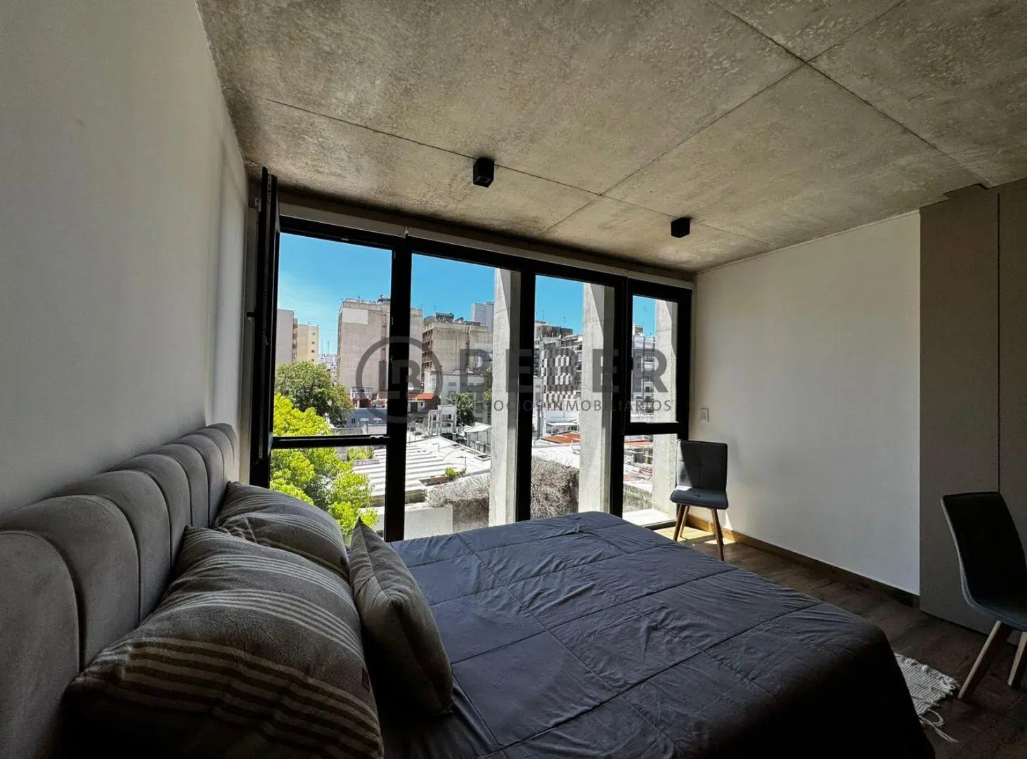 En venta ambiente al contrafrente a estrenar, Guemes 8