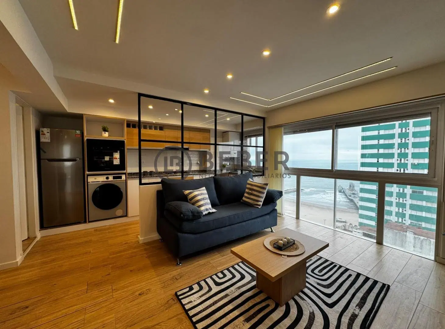 Venta tres ambientes con cochera, balcon y vista al mar. Punta Iglesia 4
