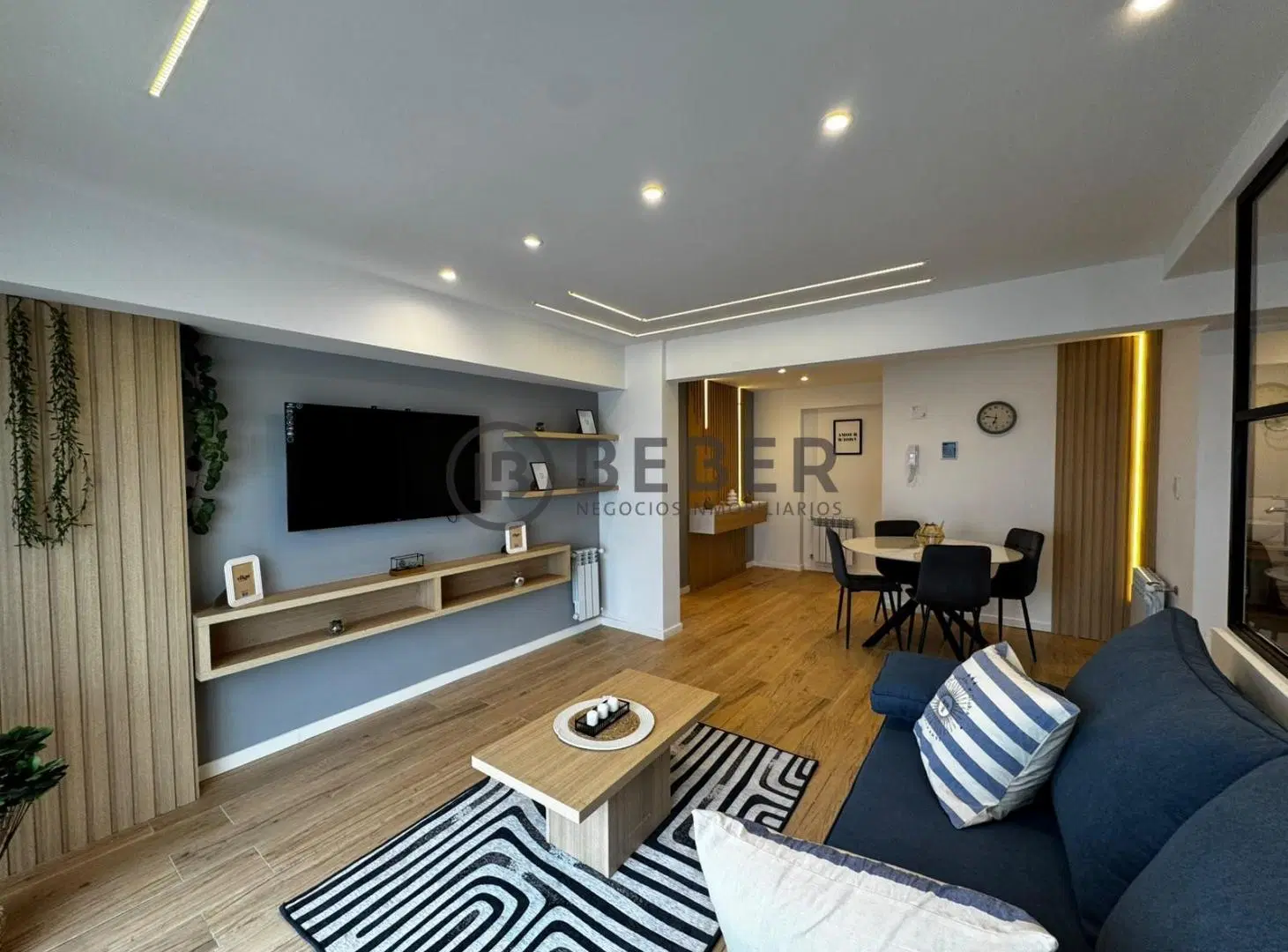 Venta tres ambientes con cochera, balcon y vista al mar. Punta Iglesia 3