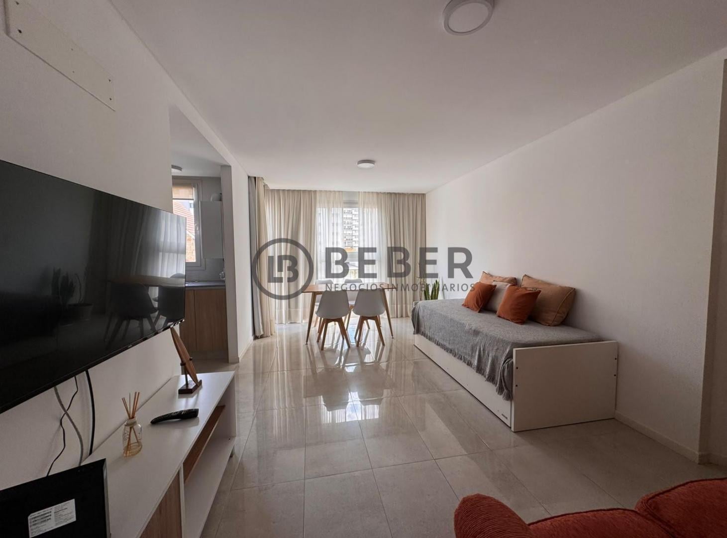 Foto de En venta dos ambientes a la calle con balcon, La Perla, imagen 4