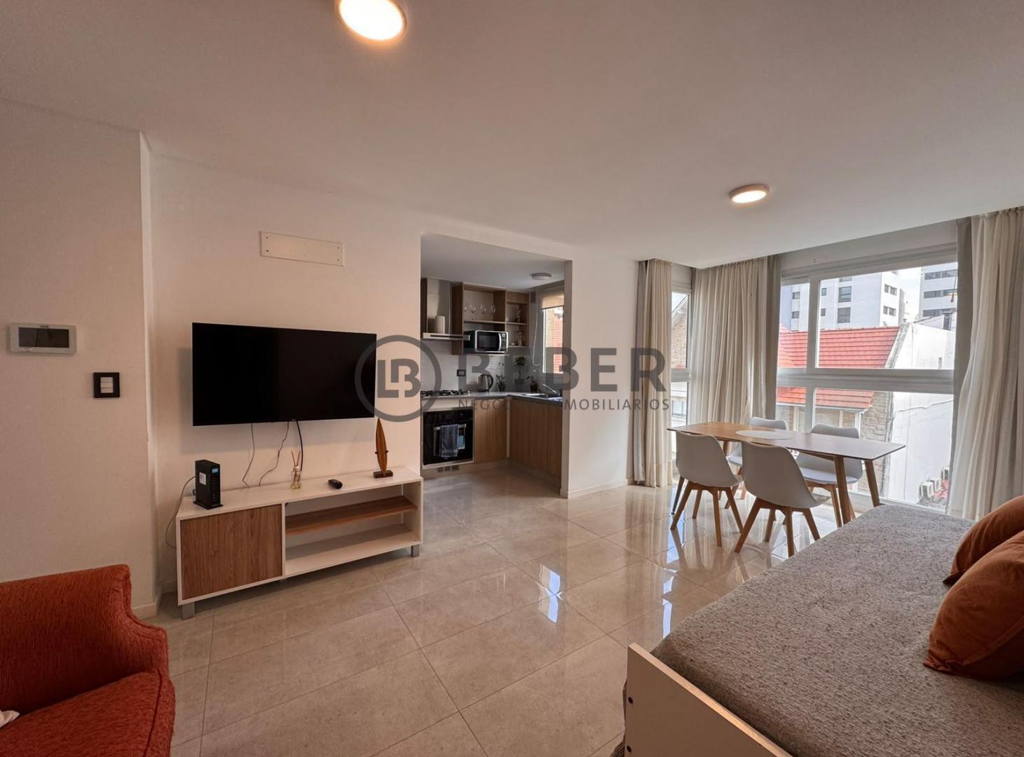 Foto de En venta dos ambientes a la calle con balcon, La Perla, imagen 2