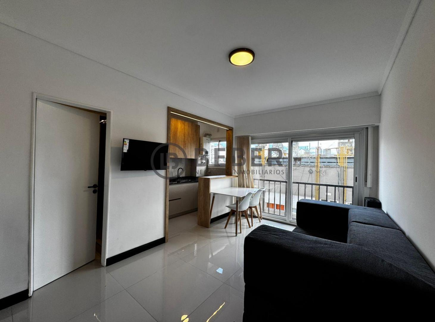 Foto de En venta ambiente al lateral, Plaza Colon, imagen 1