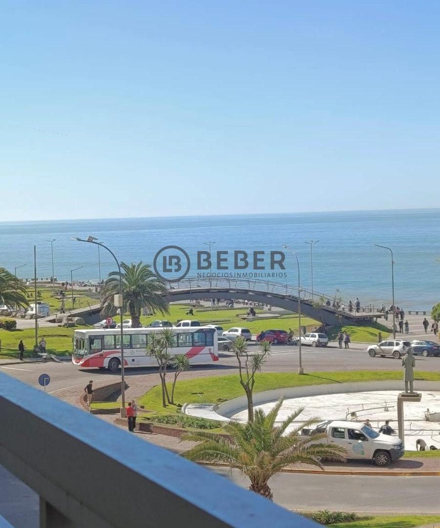 Foto de En venta ambiente a la calle con balcon saliente, Punta Iglesia, imagen 3