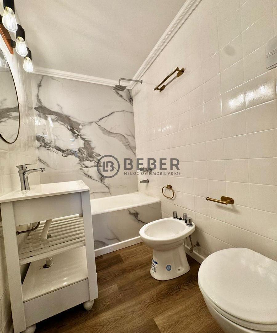 Foto de En venta ambiente a la calle con balcon saliente, Punta Iglesia, imagen 4