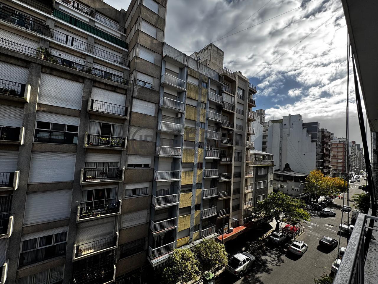 Foto de Venta departamento 2 ambientes a la calle con balcón saliente, Zona, imagen 4