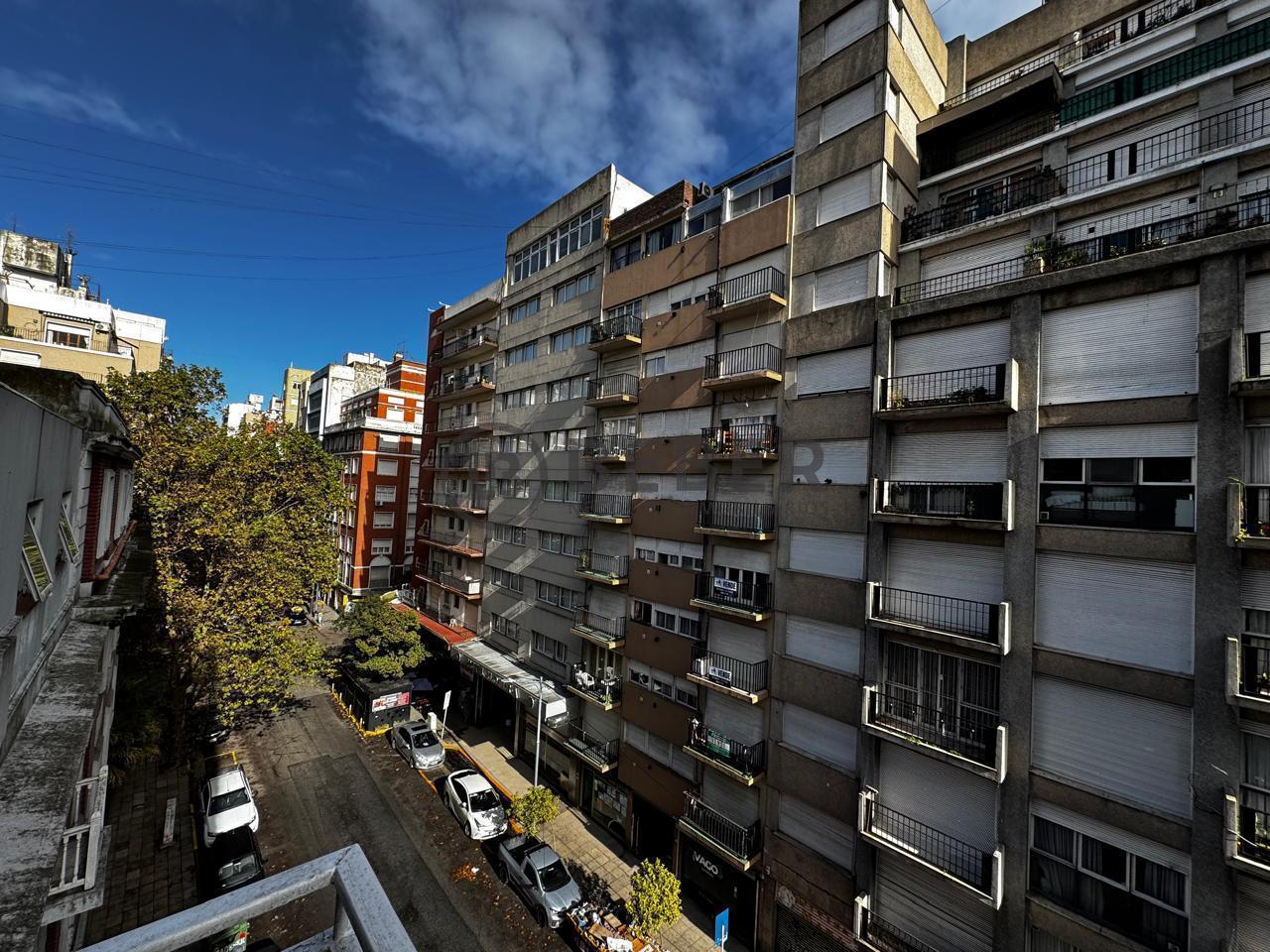 Foto de Venta departamento 2 ambientes a la calle con balcón saliente, Zona, imagen 2