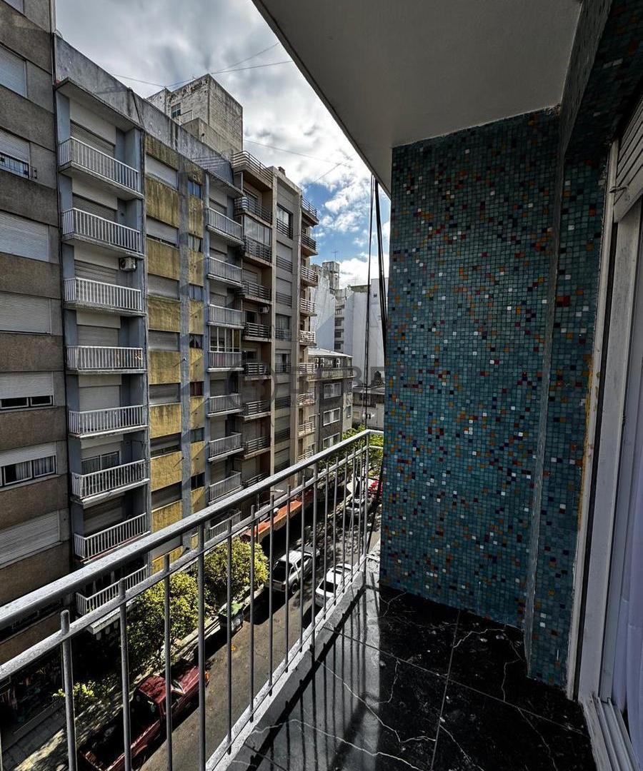 Foto de Venta departamento 2 ambientes a la calle con balcón saliente, Zona, imagen 1