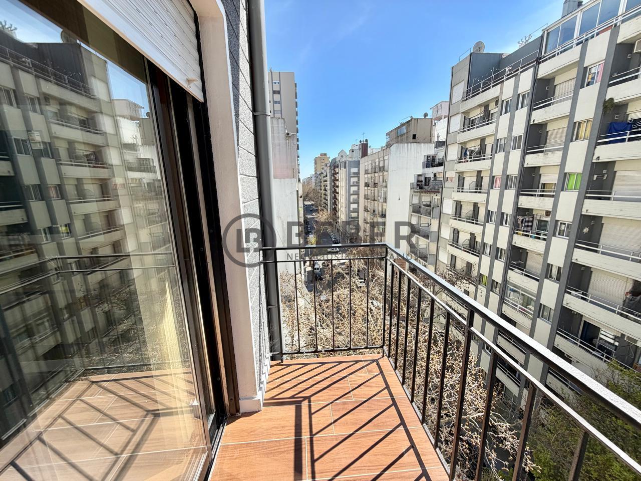 Foto de En venta dos ambientes a la calle con balcon saliente, Plaza Colon, imagen 5