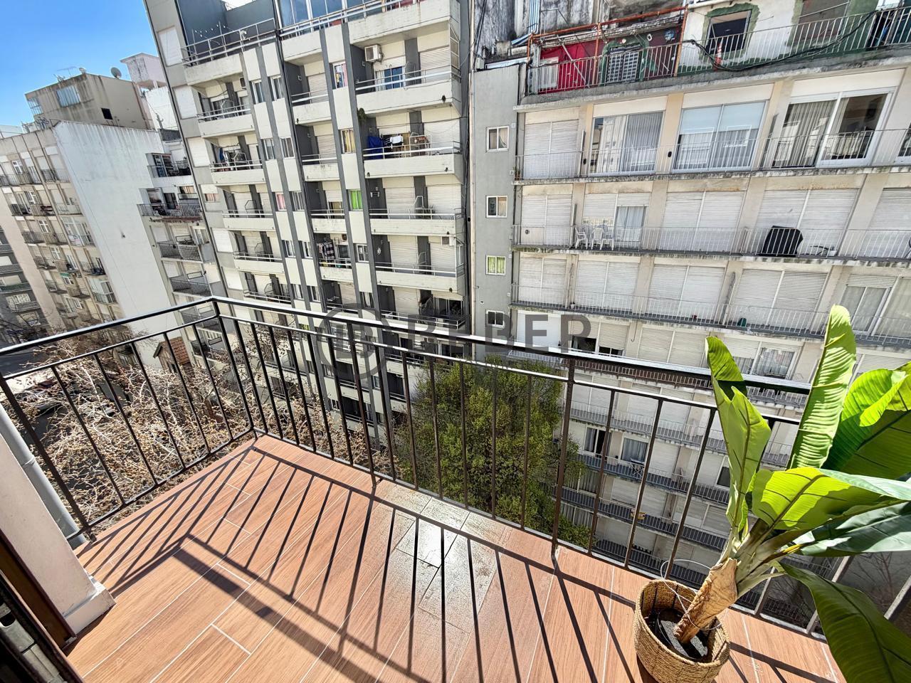 Foto de En venta dos ambientes a la calle con balcon saliente, Plaza Colon, imagen 2