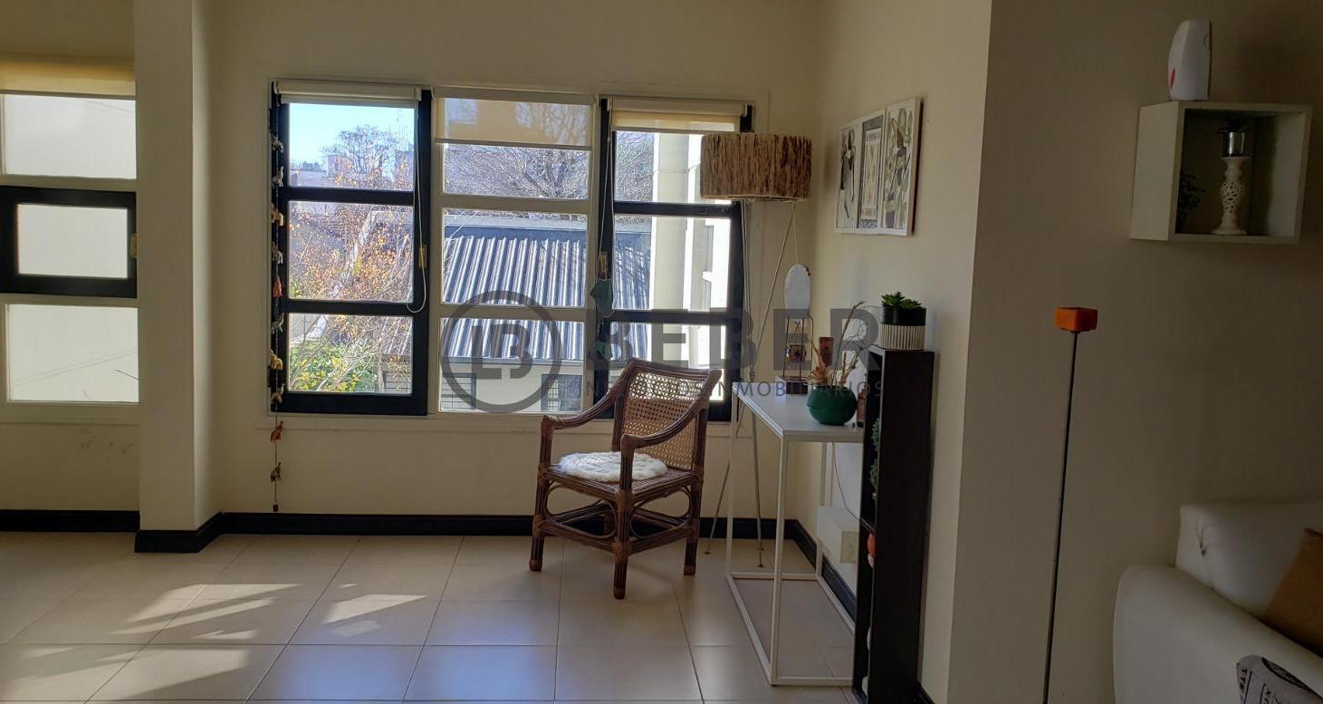 Foto de Departamento en Venta Cuatro Ambientes Zona La Perla, imagen 2