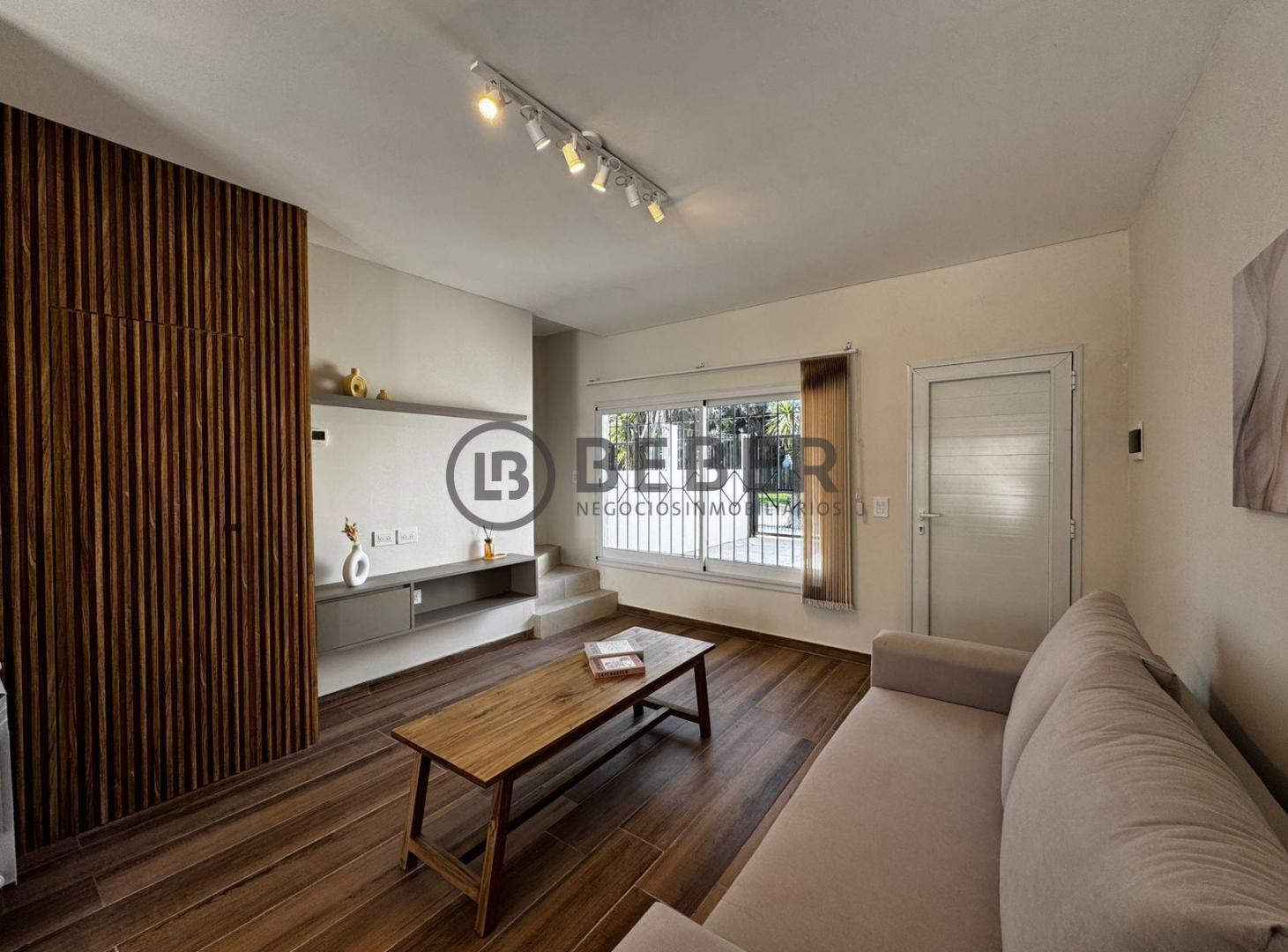 Foto de En venta duplex de cuatro ambientes con cochera, Parque Luro, imagen 3