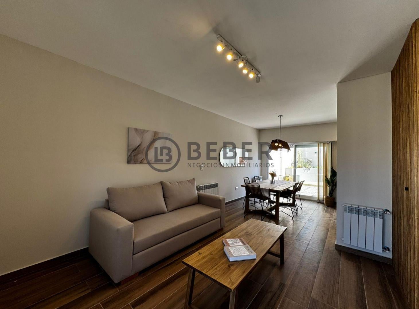 Foto de En venta duplex de cuatro ambientes con cochera, Parque Luro, imagen 1
