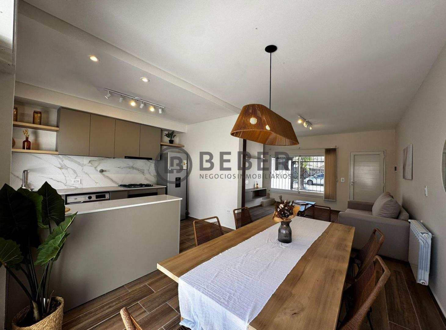 Foto de En venta duplex de cuatro ambientes con cochera, Parque Luro, imagen 5