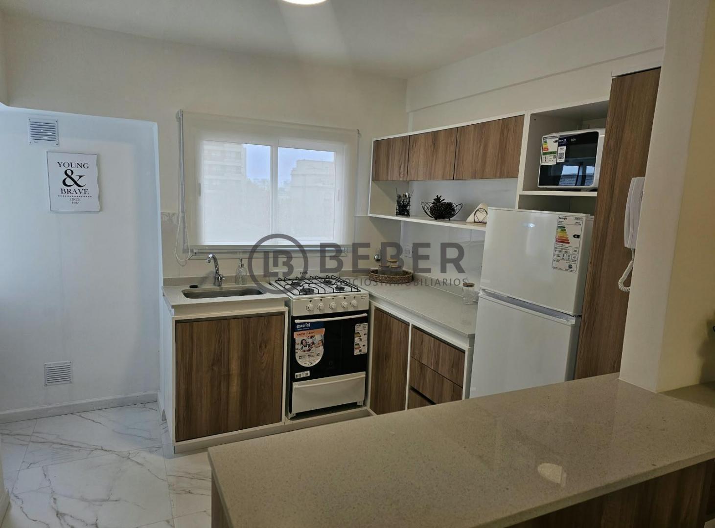Foto de En venta tres ambientes con balcon saliente, Plaza Mitre, imagen 2