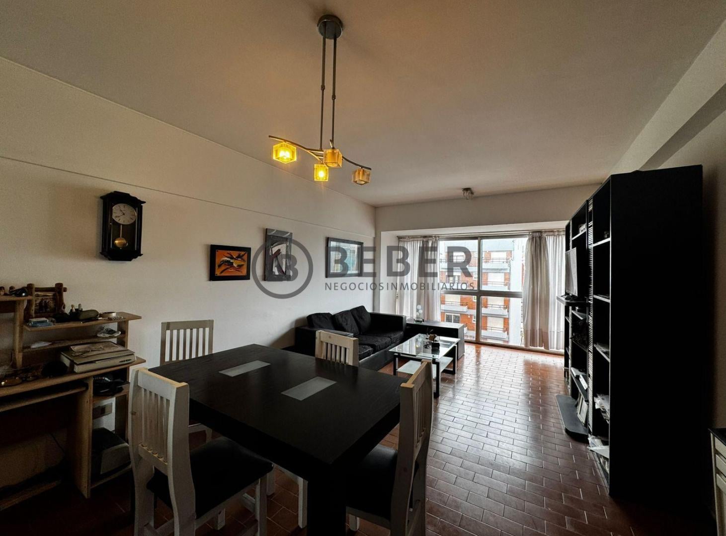 En venta tres ambientes al frente con balcon y cochera, La Perla