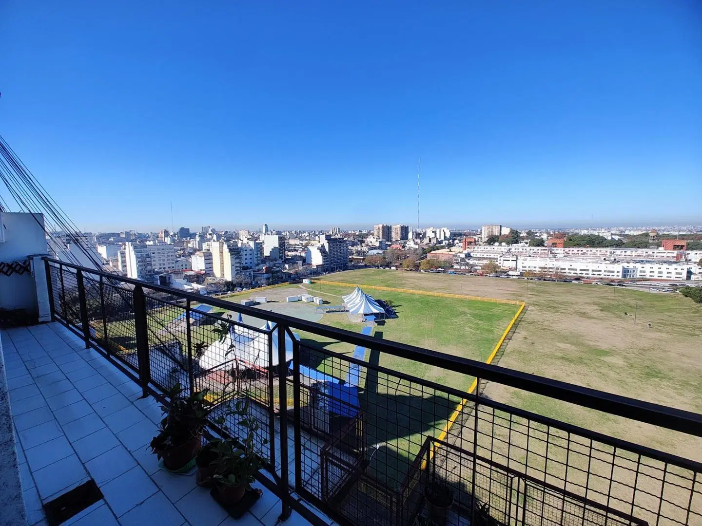 Hermoso 3 ambientes refaccionado con vista abierta!! 2