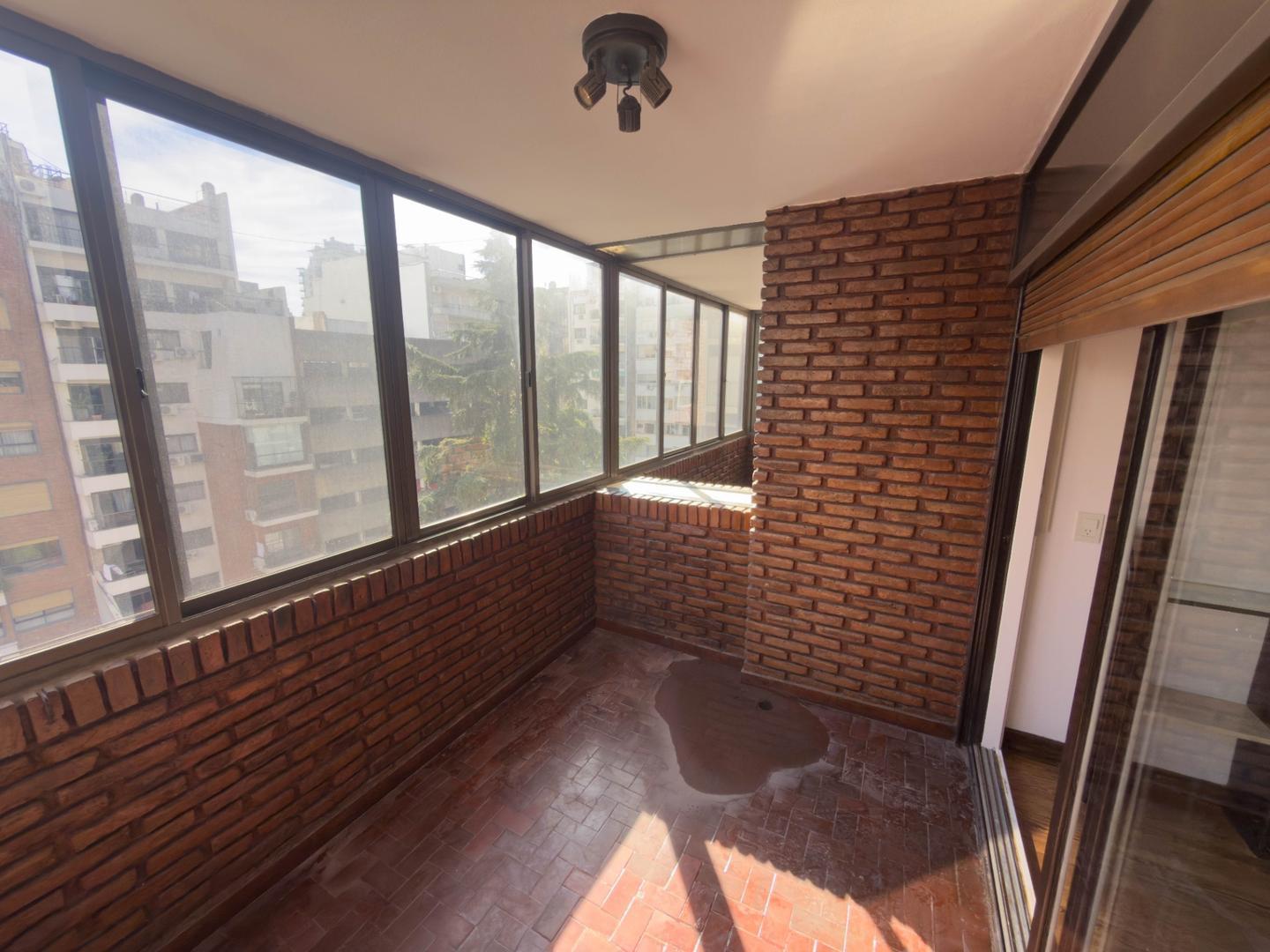 Foto de 4 ambientes más dependencia, cochera cubierta!! Contrafrente, imagen 3