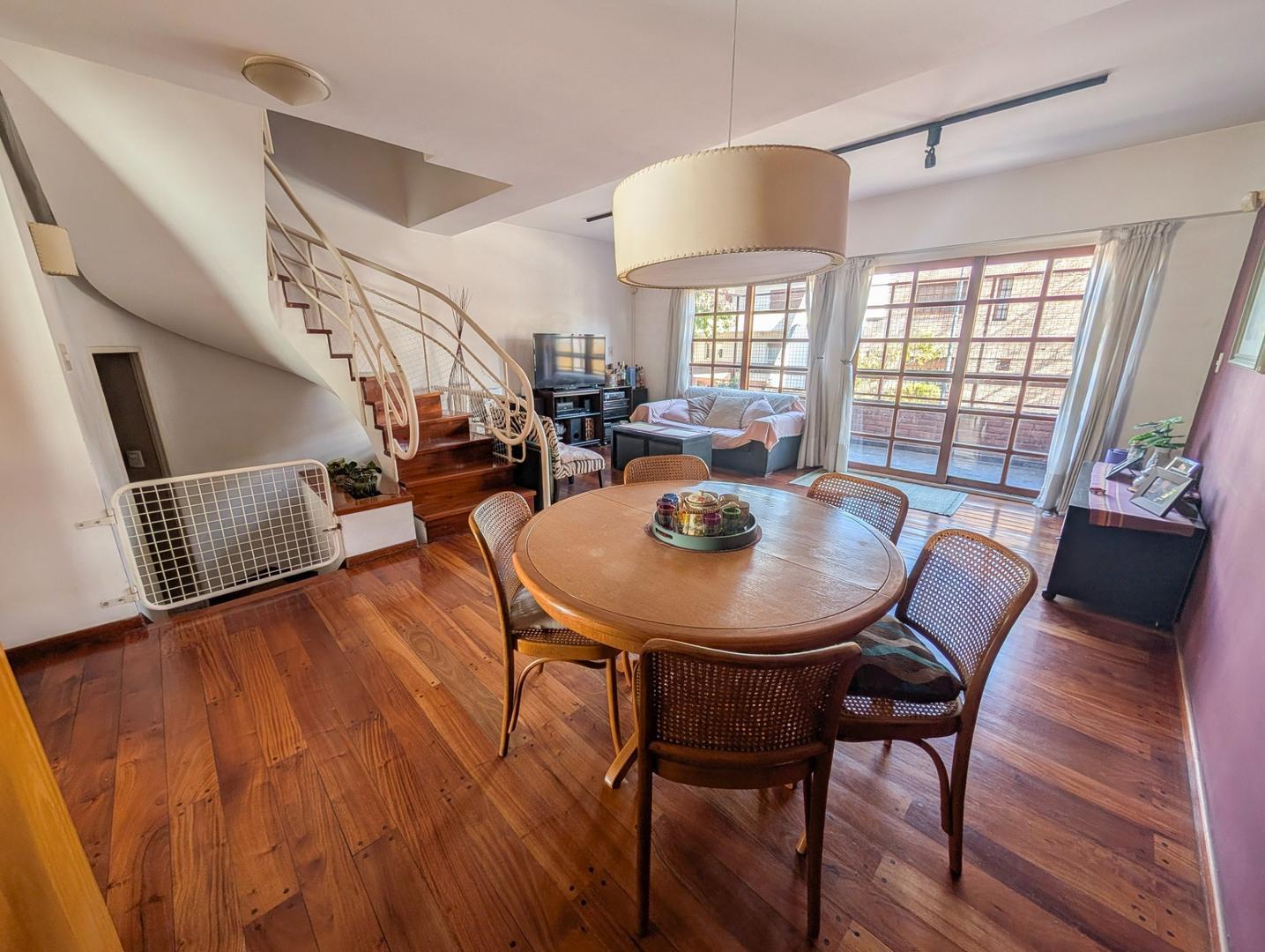 Foto de Excelente Triplex Sin Expensas | Cochera, Parrilla y Suite, imagen 1