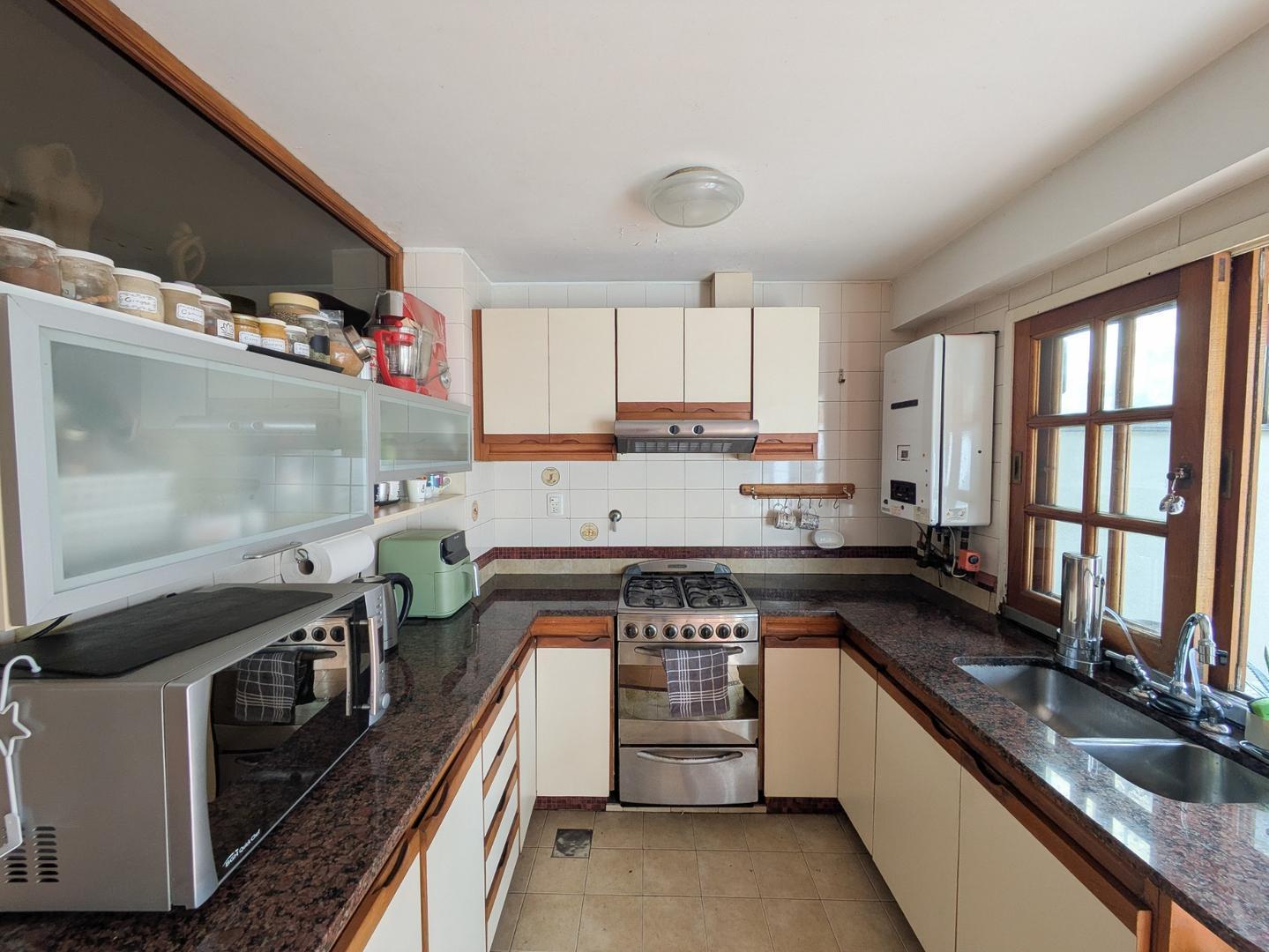Foto de Excelente Triplex Sin Expensas | Cochera, Parrilla y Suite, imagen 5