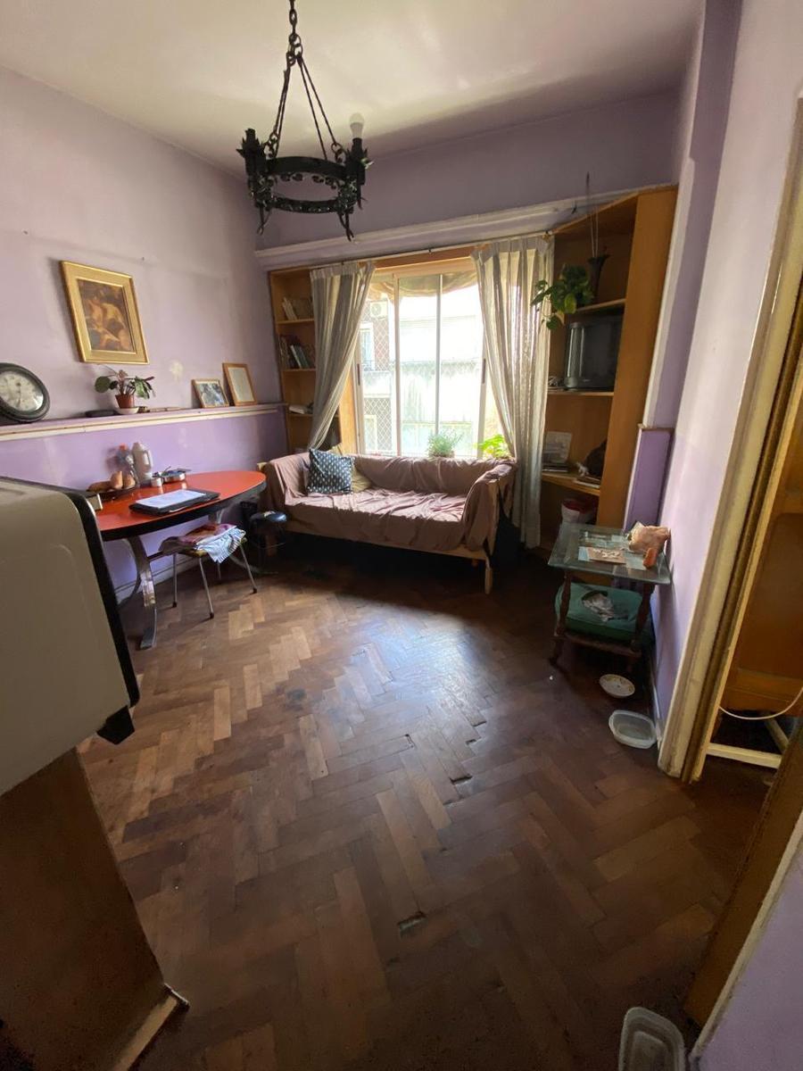 Foto de EXCELENTE OPORTUNIDAD DEPARTAMENTO A RECICLAR EN ONCE, imagen 3
