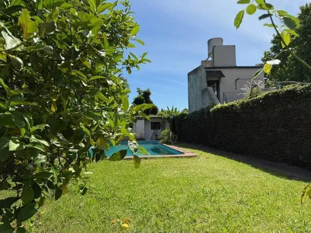 MUY LINDA CASA DE 4 AMBIENTES APTA CREDITO EN VENTA EN SAN ISIDRO CON JARDIN Y PILETA 2