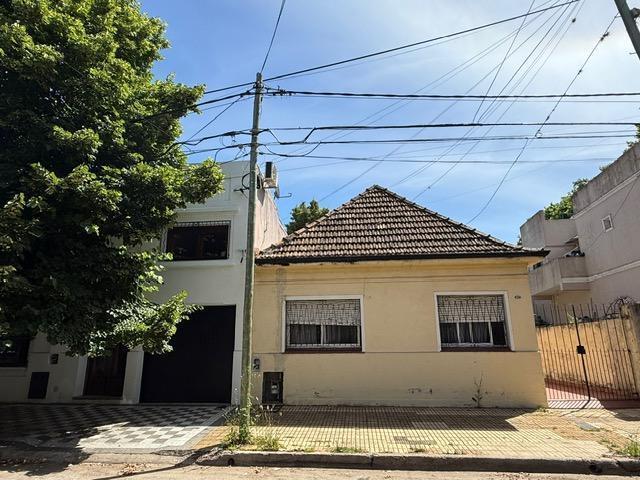MUY LINDA CASA DE 4 AMBIENTES APTA CREDITO EN VENTA EN SAN ISIDRO CON JARDIN Y PILETA