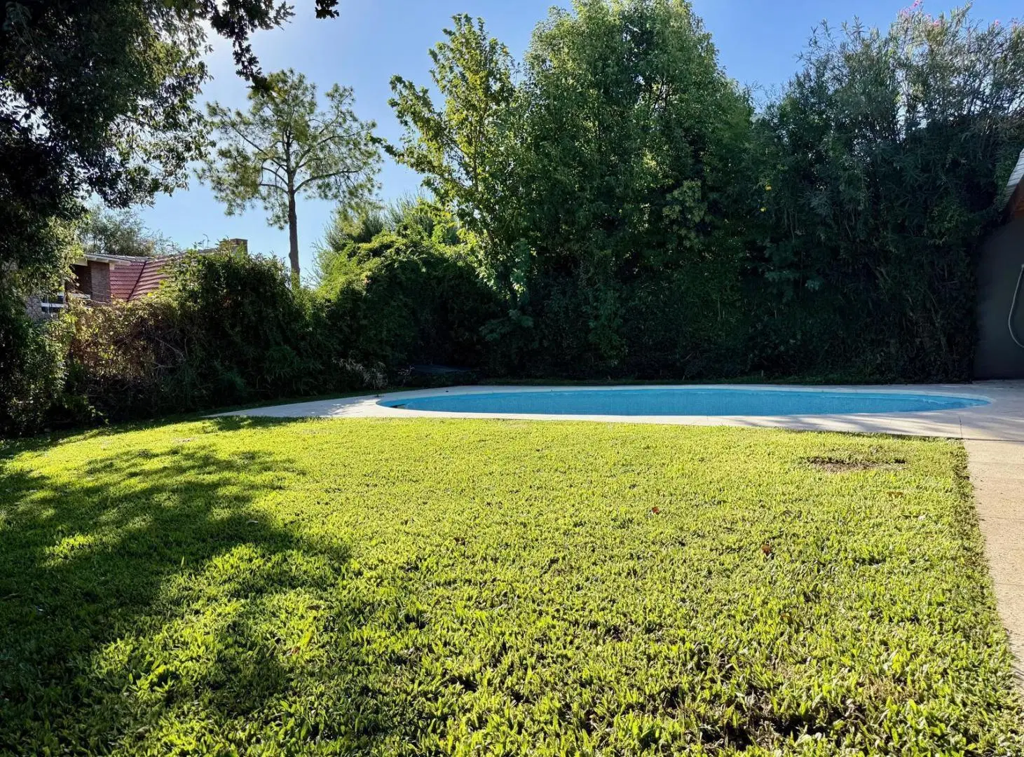 EXCELENTE CASA EN VENTA CON 4 DORMITORIOS Y PILETA EN LOS LAGARTOS COUNTRY CLUB PILAR 5