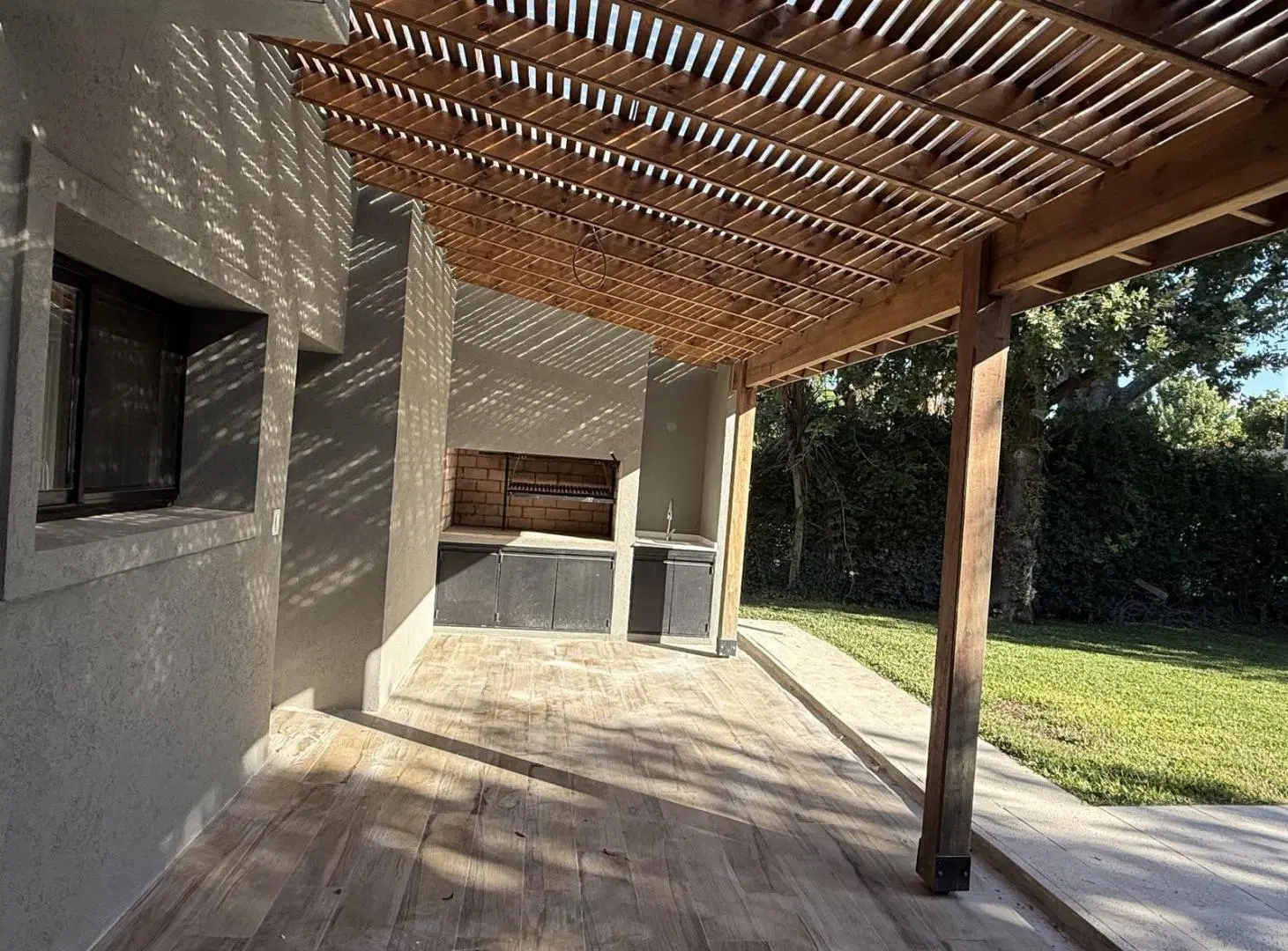 EXCELENTE CASA EN VENTA CON 4 DORMITORIOS Y PILETA EN LOS LAGARTOS COUNTRY CLUB PILAR 2