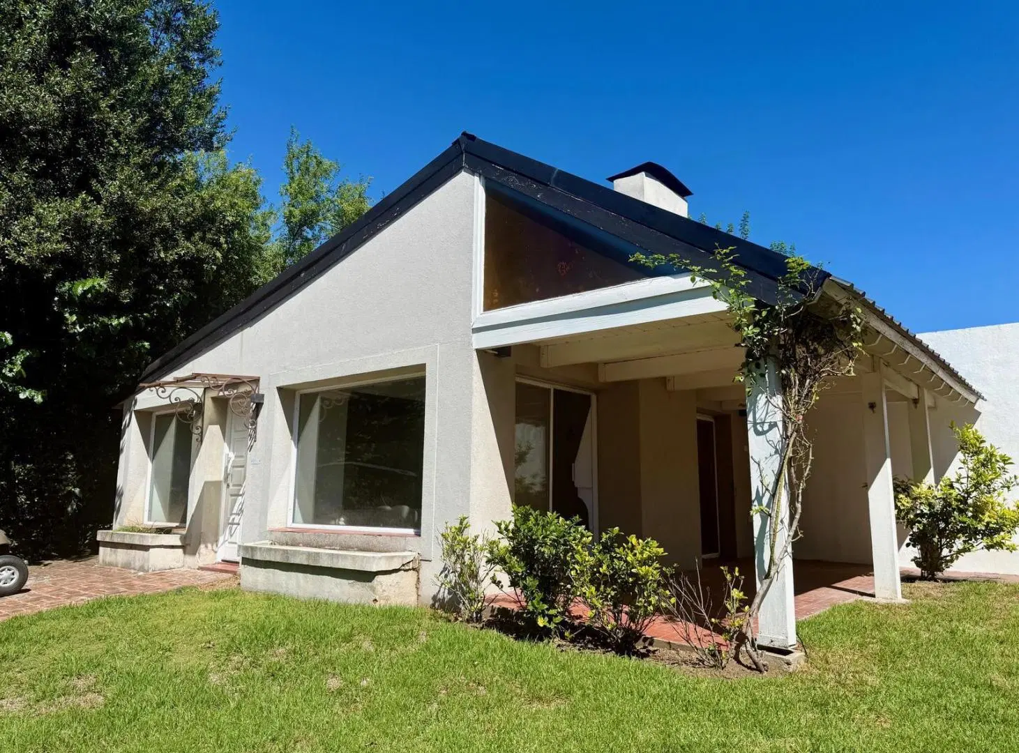 MUY LINDA CASA EN UNA PLANTA CON 3 DORMITORIOS Y PILETA EN LOS LAGARTOS COUNTRY CLUB PILAR 2