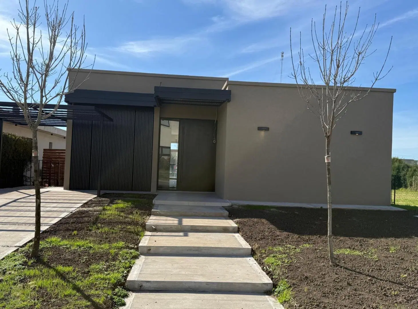 COMODA Y FUNCIONAL CASA DE 3 DORMITORIOS Y PILETA EN VENTA EN EL BARRIO CERRADO SANTO TOMAS PILAR 4