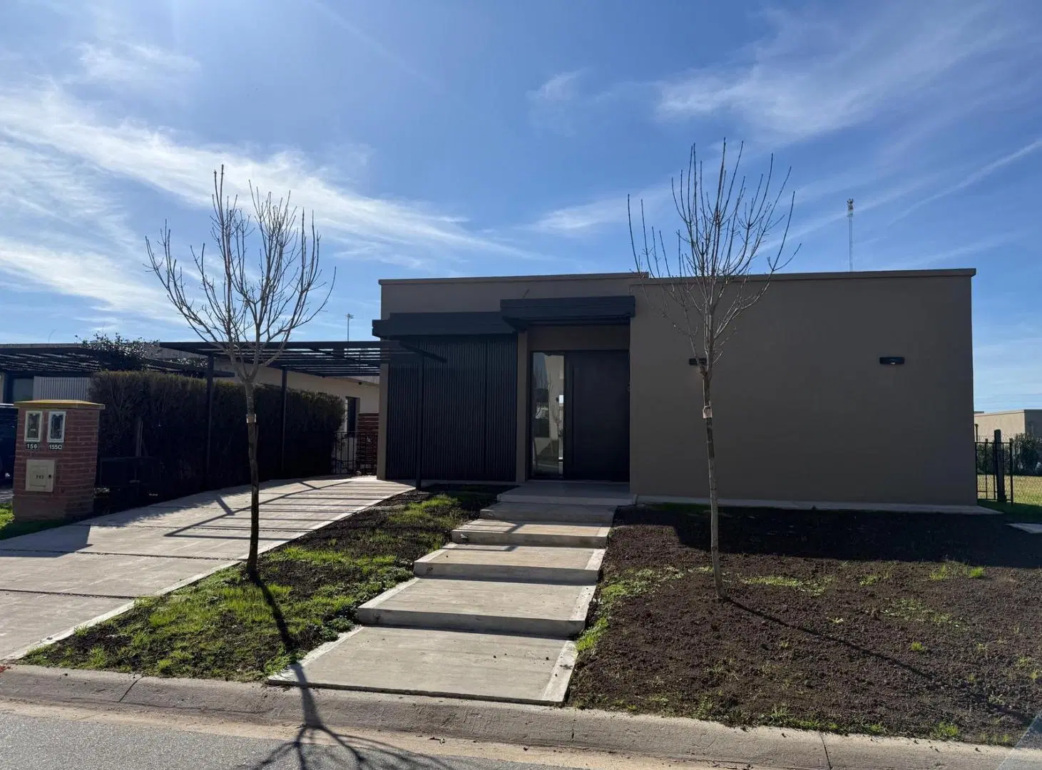 COMODA Y FUNCIONAL CASA DE 3 DORMITORIOS Y PILETA EN VENTA EN EL BARRIO CERRADO SANTO TOMAS PILAR 3