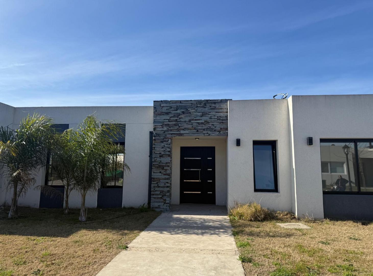 MUY LINDA CASA CON 3 DORMITORIOS EN VENTA EN SANTO TOMAS PILAR