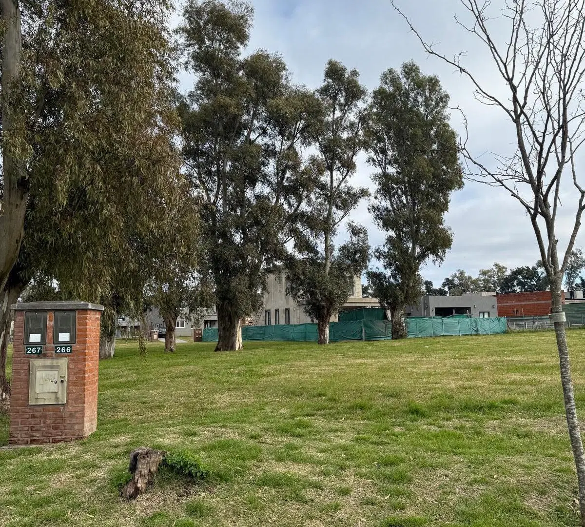 HERMOSO TERRENO EN VENTA EN EL BARRIO CERRADO SANTO TOMAS PILAR 4