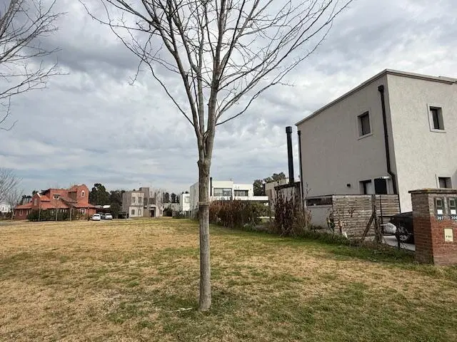 HERMOSO TERRENO EN VENTA EN EL BARRIO CERRADO SANTO TOMAS PILAR 1