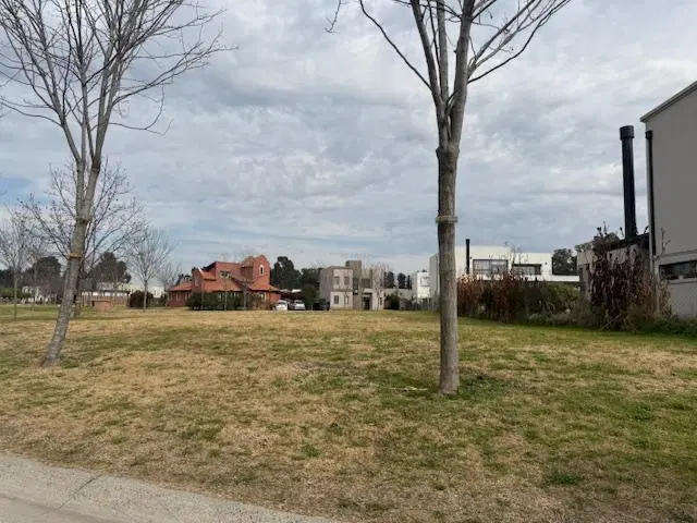 HERMOSO TERRENO EN VENTA EN EL BARRIO CERRADO SANTO TOMAS PILAR 5